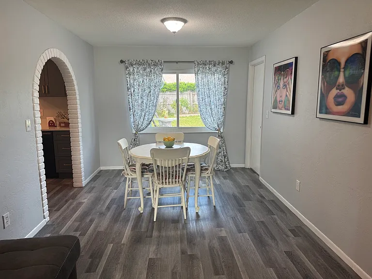 1063 Wexford Way — Photo 7