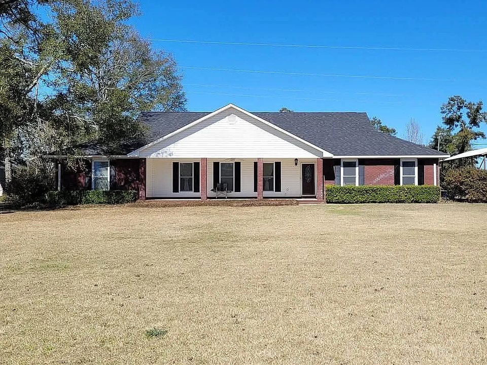Front of Home with Cozy front porch