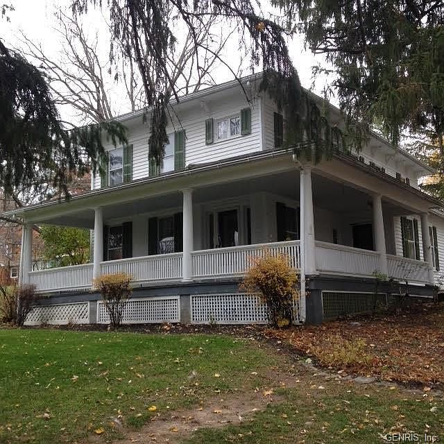 1st image of 710 W Lake Dr