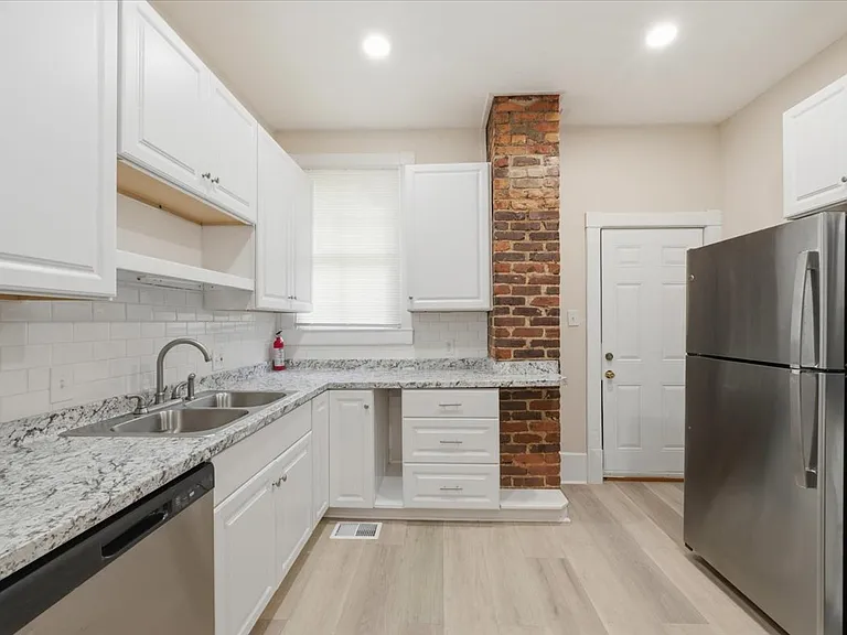 2305 Abercorn St — Photo 30