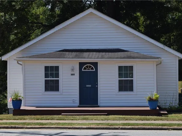 305 W Academy St, Madison, NC 27025