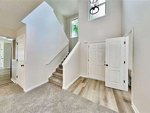 2nd image of 2242 Avalon Trce