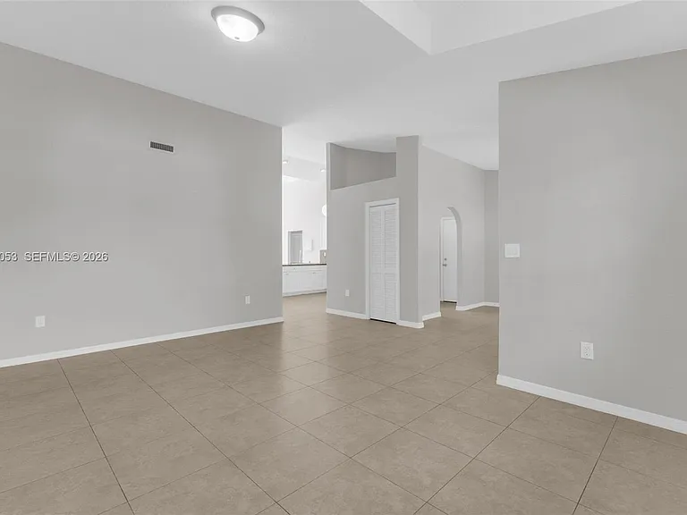 10635 NW 54th St — Photo 10