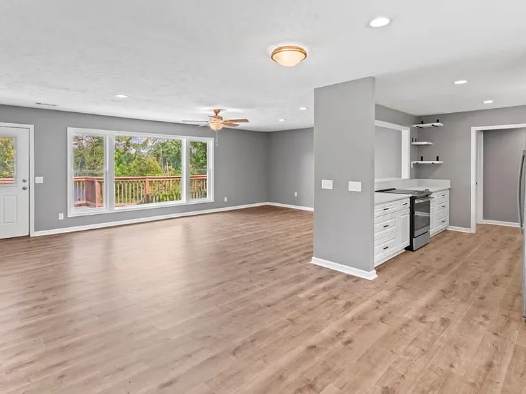 282 Riverview Dr — Photo 5