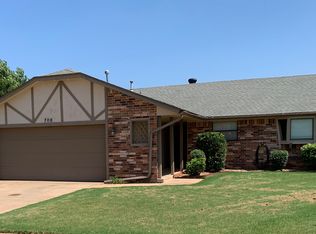 708 Pinewood Ct, Moore, OK 73160