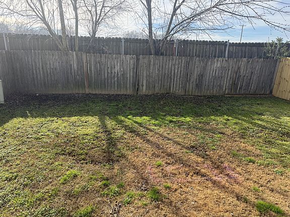 3rd image of 3915 Ledbetter Dr