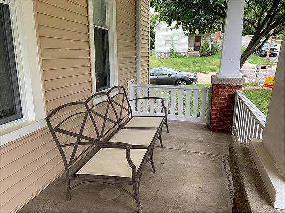 LARGE FRONT PORCH