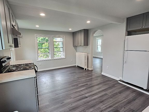 3rd image of 919 Arcadian Ave