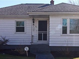 35 Montgomery St, Tiverton, RI 02878