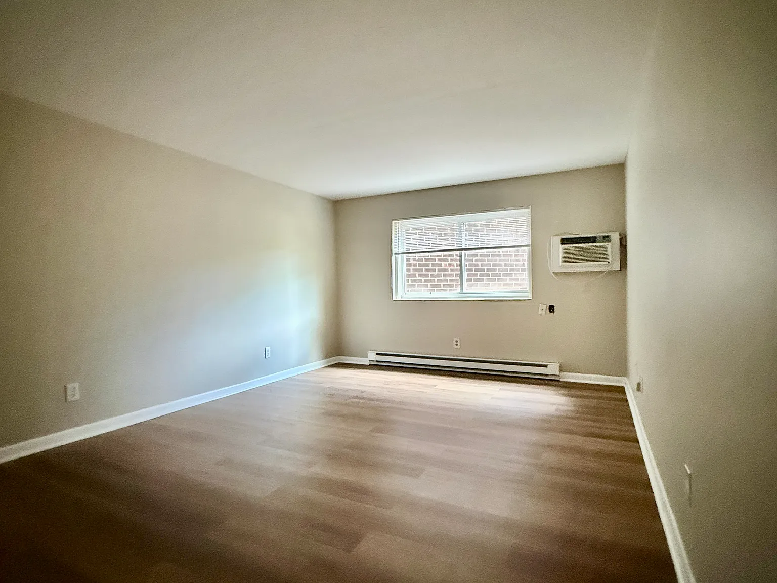 1 bed, 648 sqft, $1,800 — Photo 2