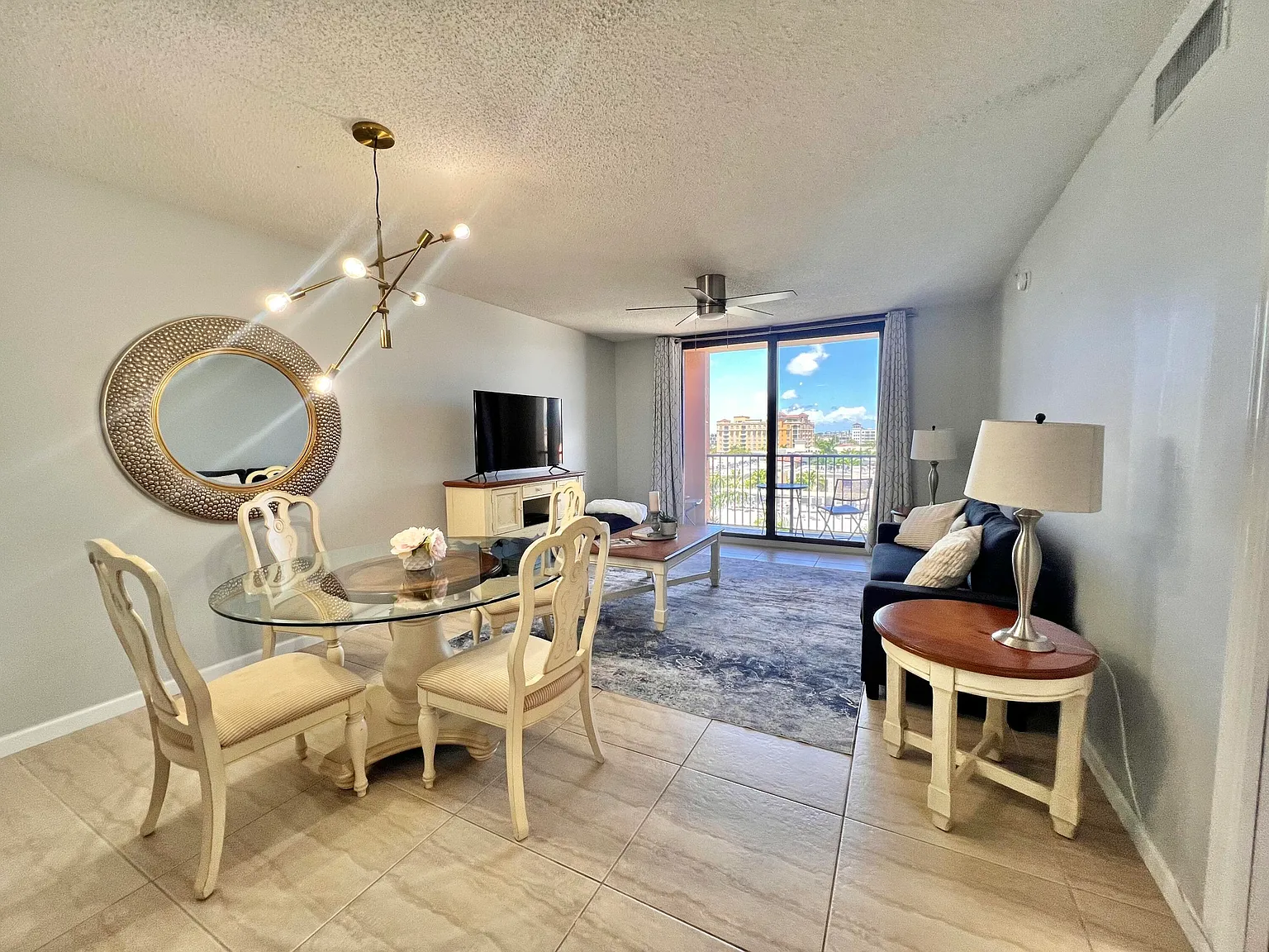 1 bed, 1.0 bath, 706 sqft, $2,700 — Photo 3