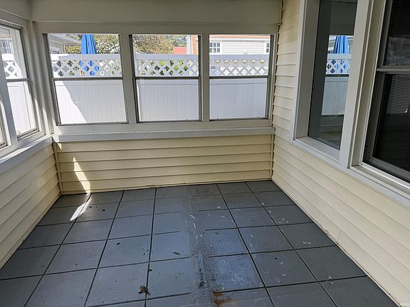 2nd image of 1030 Foster St