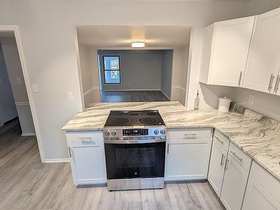4th image of 812 Seabury Court