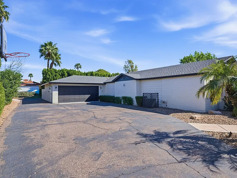 2939 N Manor Dr W — Photo 60