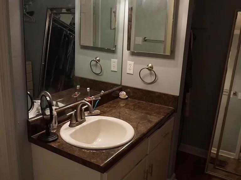 510 E Gillespie St #B8 — Photo 14