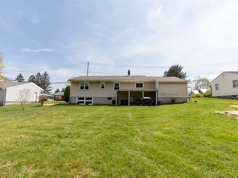 137 W Aaron Dr — Photo 3