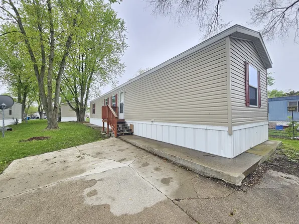 209 Wren Dr, Pontiac, IL 61764