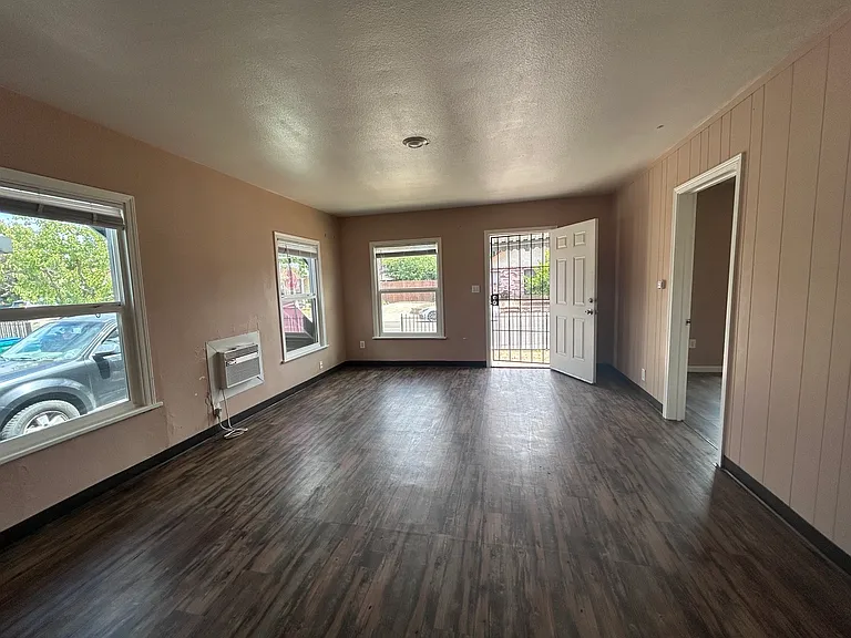 301 Maple St #301 — Photo 4