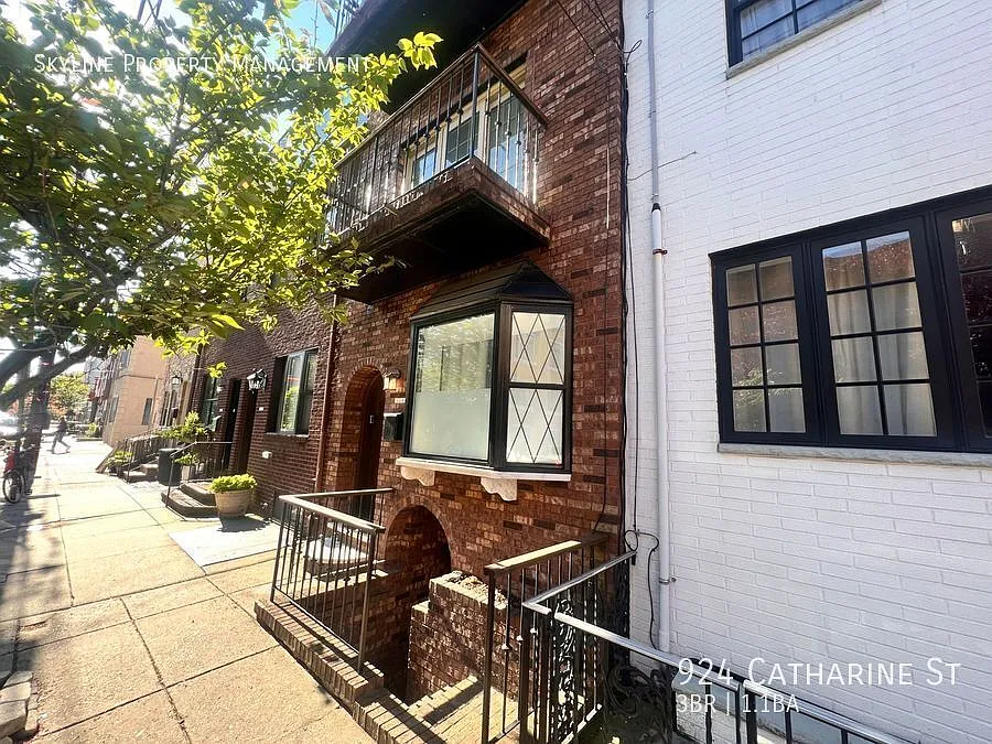 Gorgeous 3 Bedroom Home For Rent in Bella Vista — Photo 1
