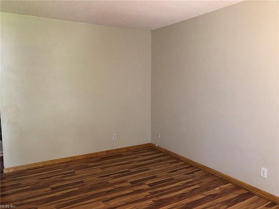 4th image of 1500 Macnean Cir