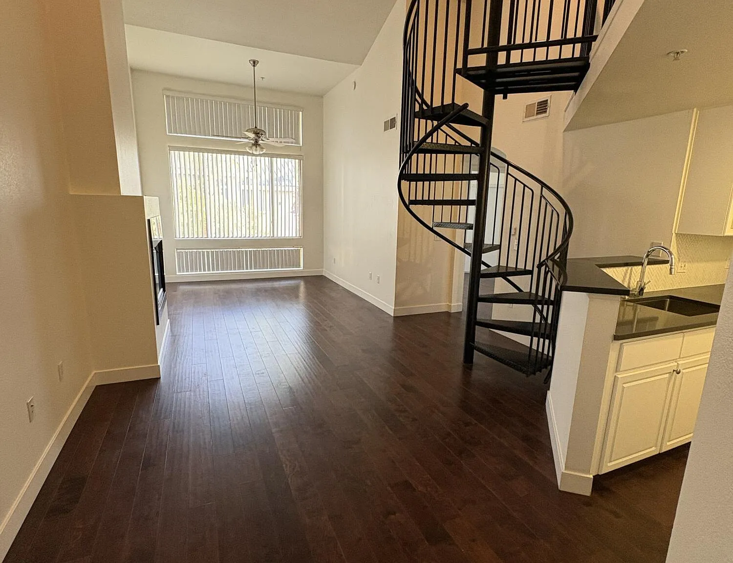2 bed, 2.0 bath, 1135 sqft, $1,905 — Photo 3