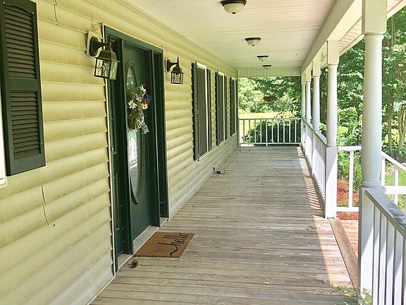 2nd image of 3072 Wexford Dr