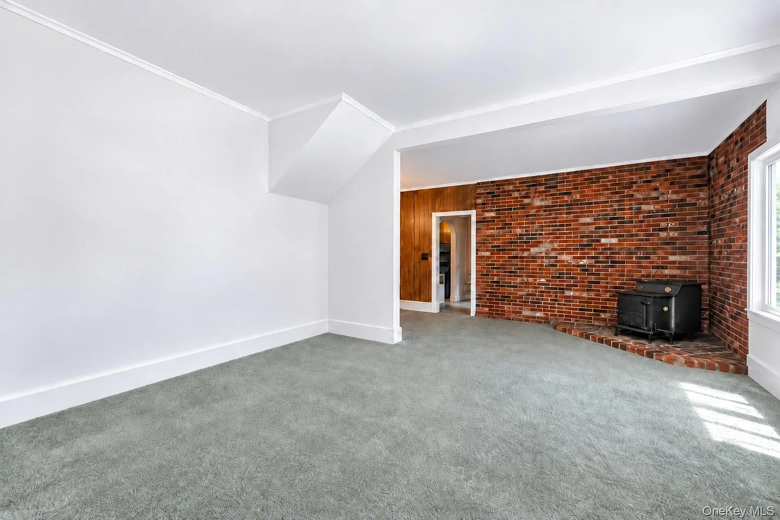 4 bed, 1.5 bath, 1786 sqft, $5,000 — Photo 3