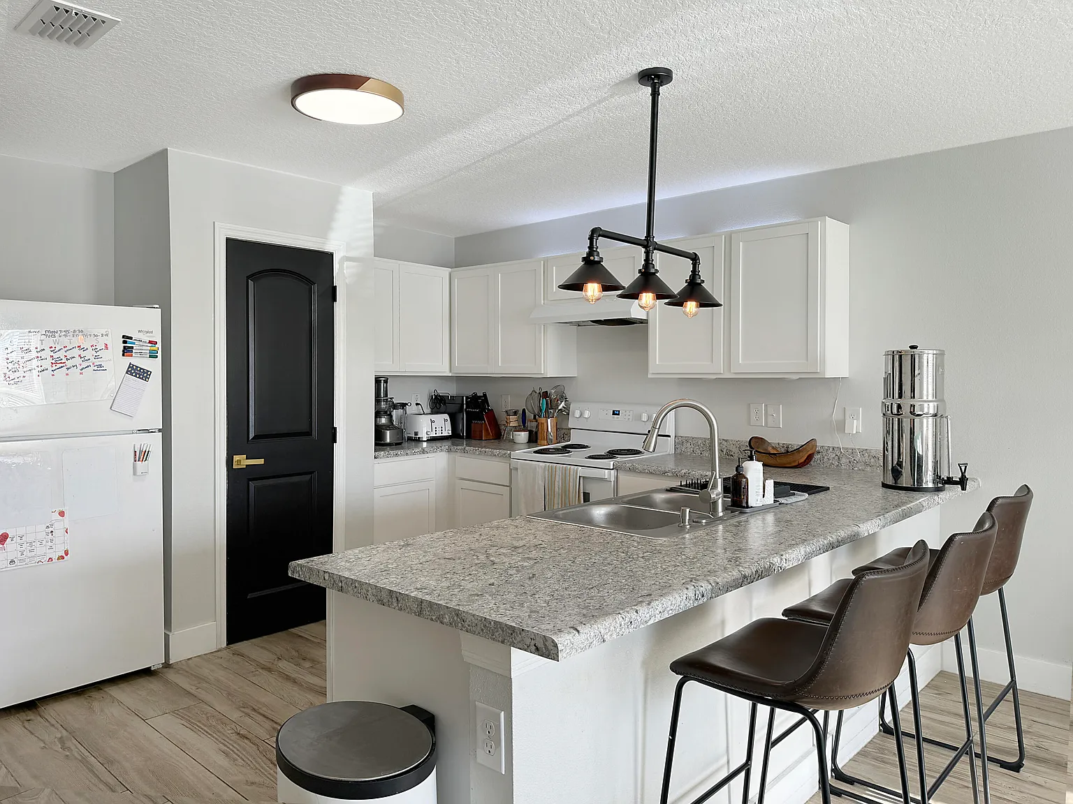 4 bed, 2.0 bath, 1418 sqft, $2,650 — Photo 3