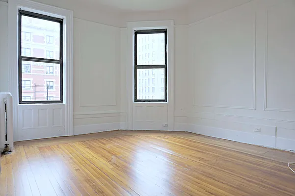 Rented by Metropolitan Equities | media 3