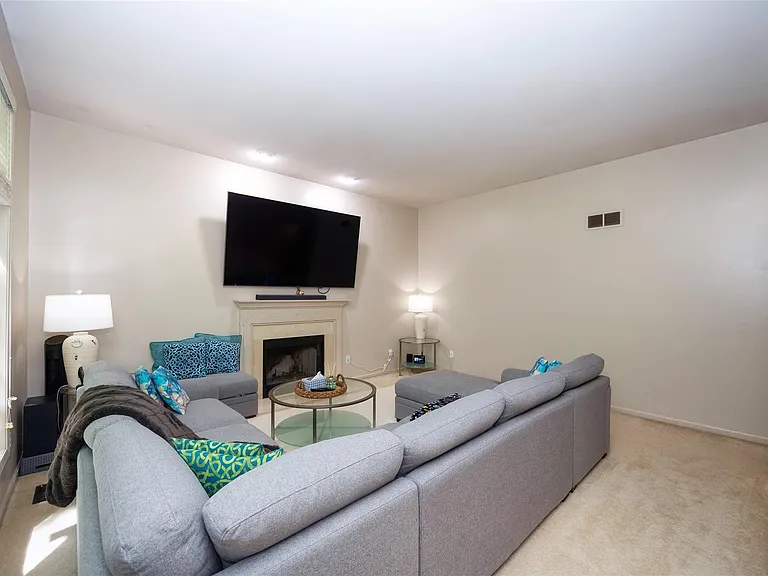 3481 Castlewood Ct — Photo 33