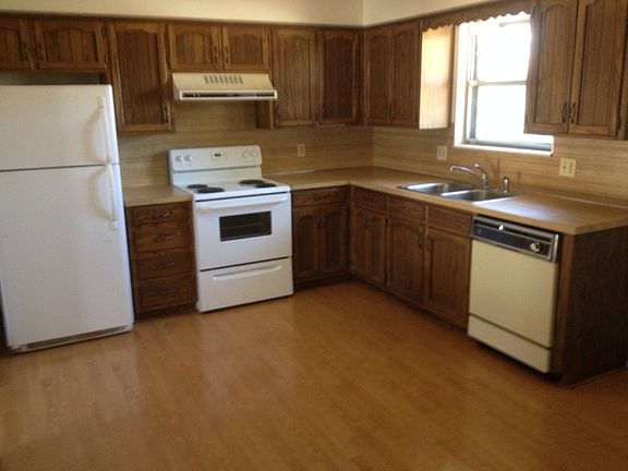 3rd image of 1620 Starlite Dr