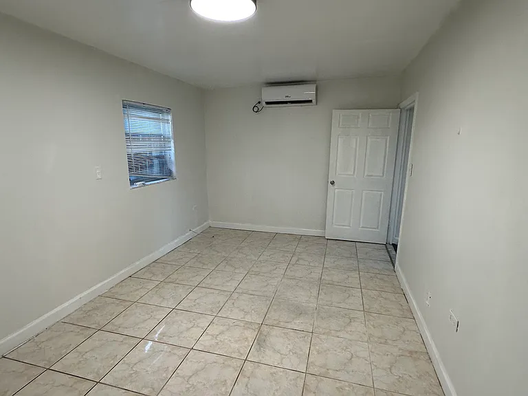 2028 SW 2nd St #3 — Photo 8