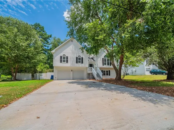 1010 Burning Bush Dr, Loganville, GA 30052