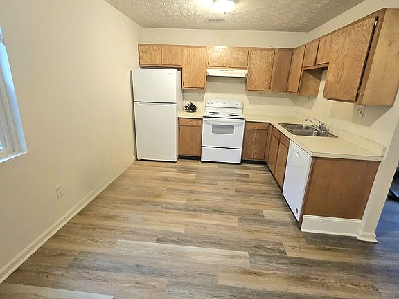 4th image of 1022 Pinoak Dr