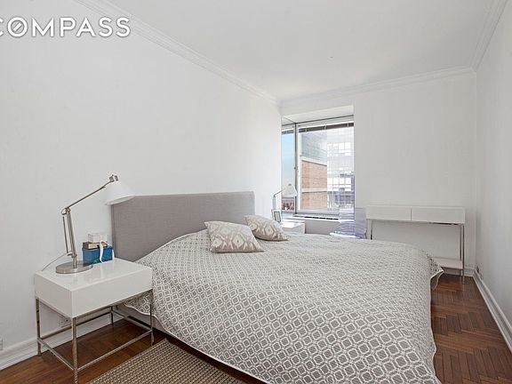 5th image of 150-156 W 56th St APT 6402