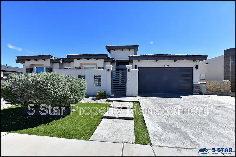 3 bed, 2.5 bath, 2550 sqft, $2,500 — Photo 3
