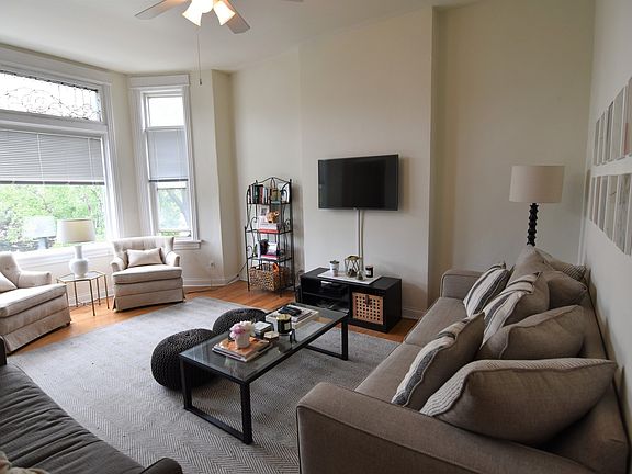 2nd image of 2548 N Burling St #2550-3N