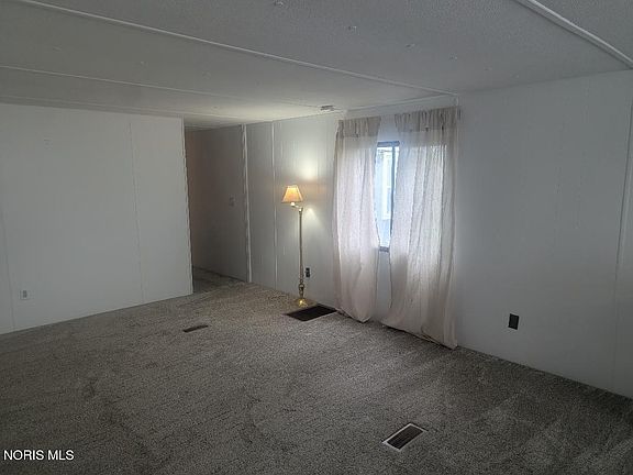 5th image of 1876 Huntington Dr