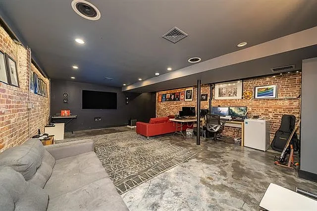 105 Fairview Ave — Photo 35