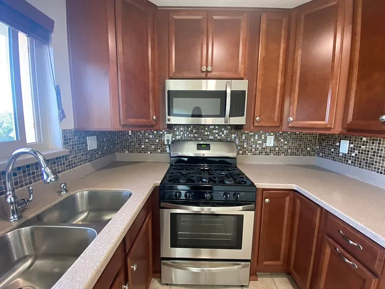 2212 Pine St — Photo 37