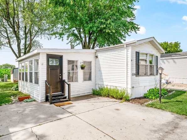 1320 Lauren Dr, Sandwich, IL 60548