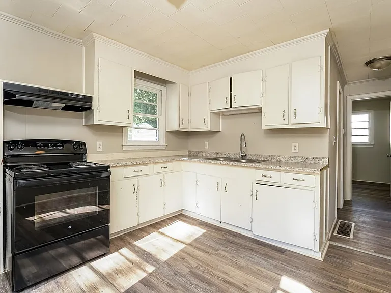 1006 E Devonshire St — Photo 23