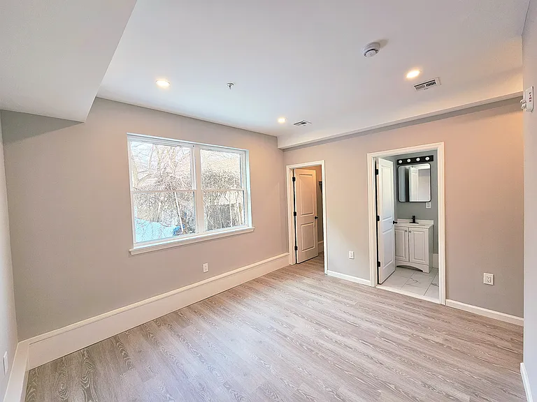 30 Auburn St #2 — Photo 14