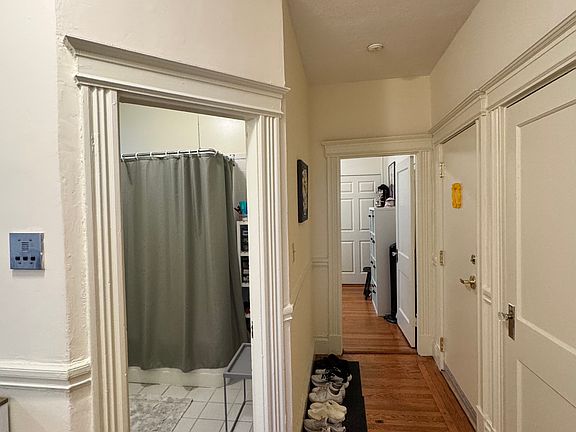5th image of 32 Queensberry St #8R