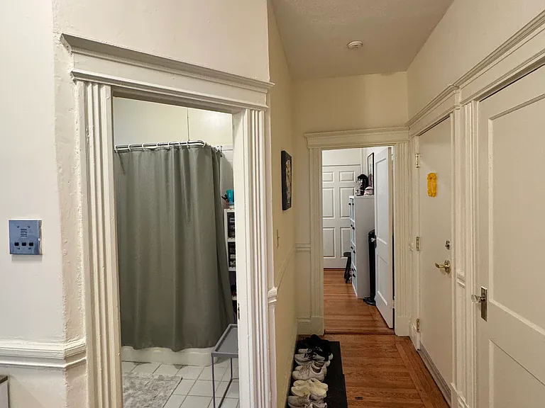 32 Queensberry St #8R — Photo 5