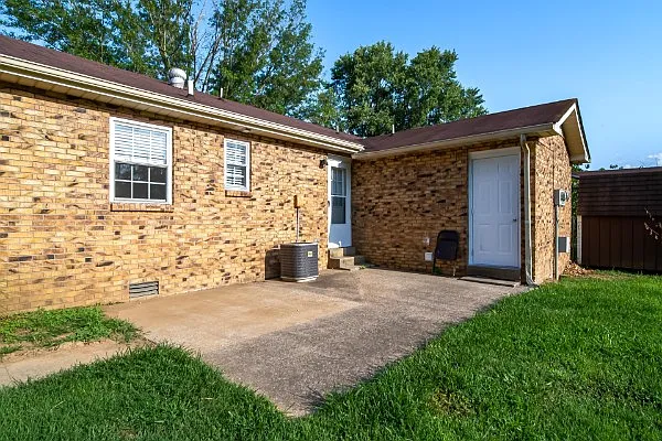 2 bed, 1.5 bath, 1000 sqft, $1,400 — Photo 3