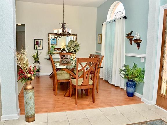 5th image of 2283 Meadow Oak Cir