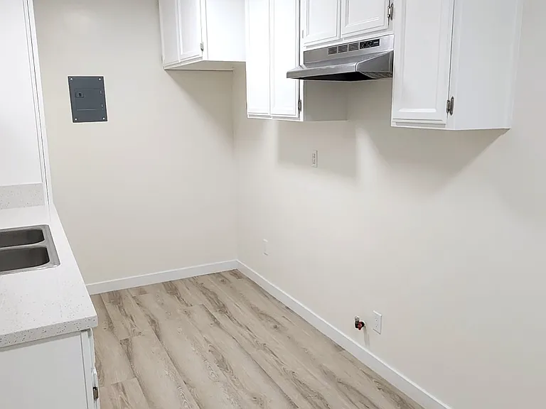 2574 Southern Ave #B — Photo 7