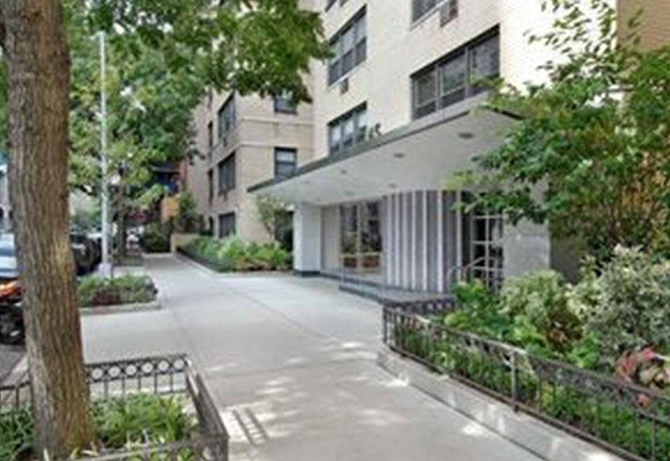 1st image of 145 E 15th St APT 8D
