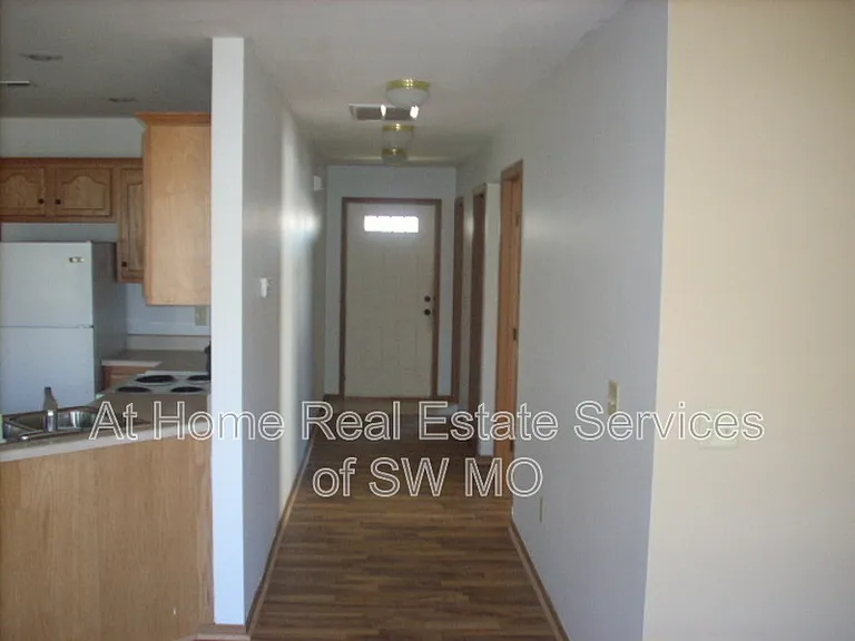 1123 S Clifton Ave — Photo 5